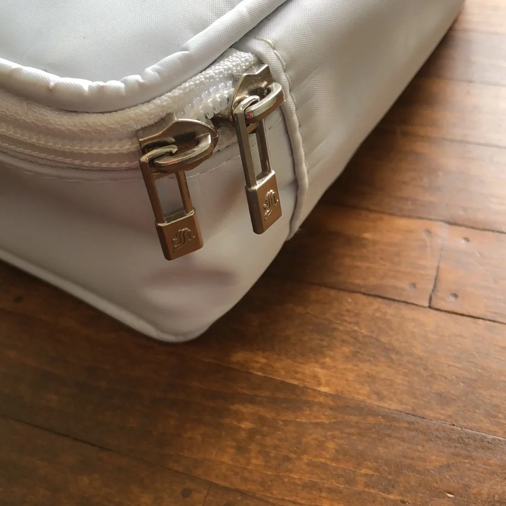 L’OCCITANE make up bag - Picture 3 of 9